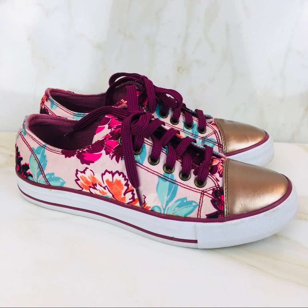 Twiggy London 9 M Low Top Super Model Sneakers